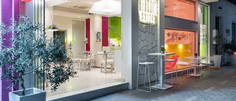 Fassade der Unterkunft – Abend/Nacht