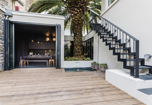 aÏA. KEYWEEK . Quiet town house