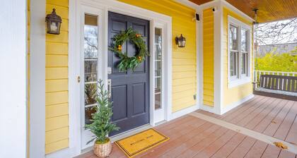 Private, Serene Mt Lookout 5B Retreat w/Garage & EV Charger