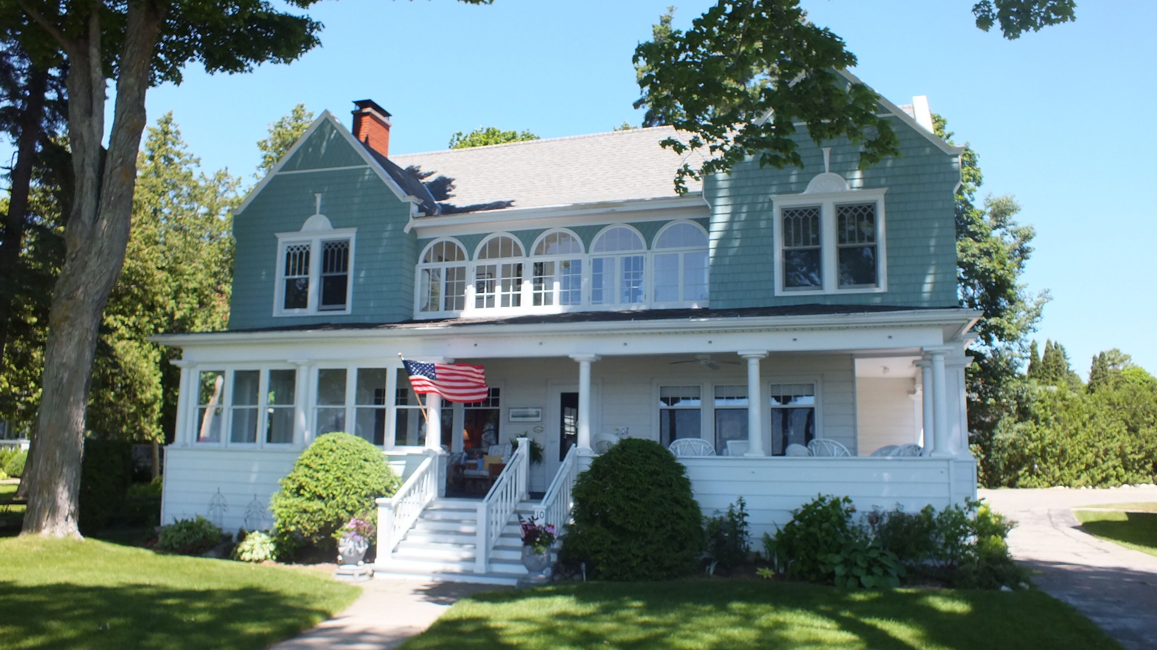 Bay Bliss on Beach Drive - Wequetonsing - With Private Beachfront
