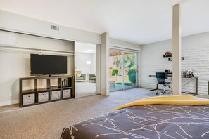 2 soverom, skrivebord, strykejern/-brett og wi-fi (inkludert)