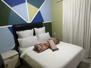Executive Room | Premium bedding, memory foam beds, iron/ironing board, free WiFi - ALEXIA LODGE (Cape Town)