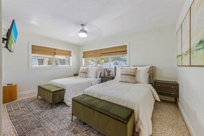 2 bedrooms, free WiFi, bed sheets - Tranquil Palm: Perfect north-end location (Anna Maria)