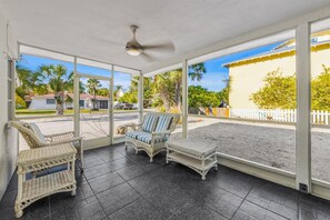 Terrace/patio - Tranquil Palm: Perfect north-end location (Anna Maria)