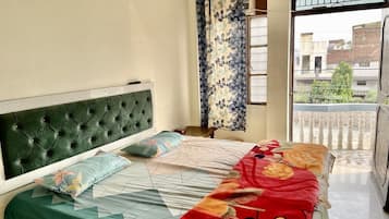 5 quartos, escrivaninha, Wi-Fi, roupa de cama