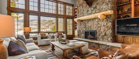 Télévision, cheminée