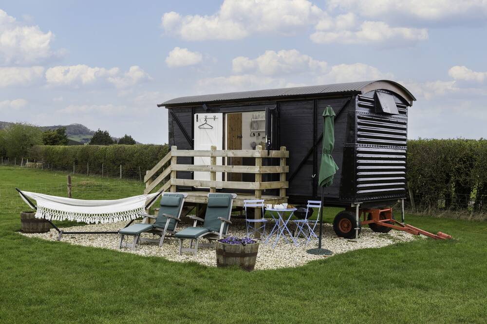 The Freight Wagon - a unique and charming wagon in Gretton sleeping two guests