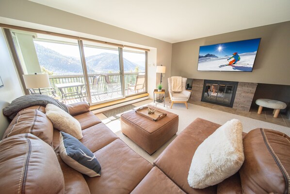 Smart TV, fireplace - Fall Mtn Escape! Views, Trails, Hot Tub (Keystone)