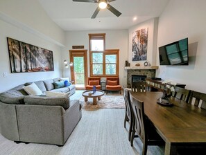 Smart TV, fireplace - Last Minute Holiday Rates!  Large Townhouse, Walk to Gondola! (Keystone)