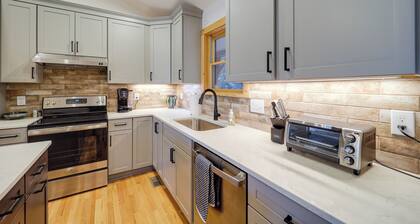 Blowing Rock Escape w/ Covered Deck & Fire Pit