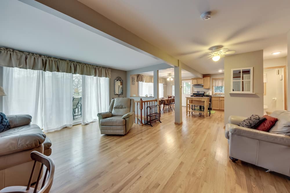 Salem Vacation Home w/ Dock: Steps to Paddock Lake