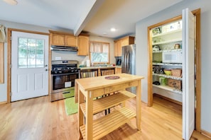 House (4 Bedrooms) | Interior - Salem Vacation Home w/ Dock: Steps to Paddock Lake (Salem)