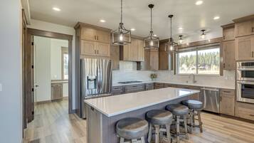 House (4 Bedrooms) | Interior