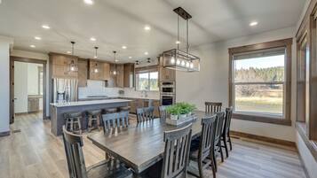 House (4 Bedrooms) | Interior