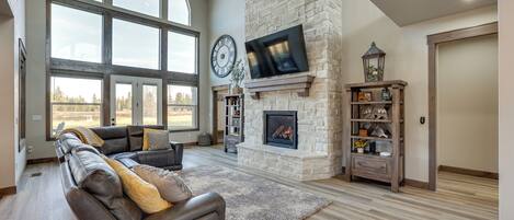 Rumah (4 Bedrooms) | Bagian depan properti