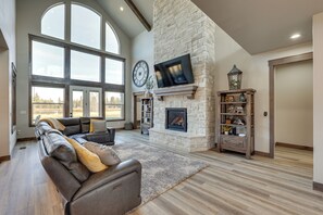 House (4 Bedrooms) | Front of property