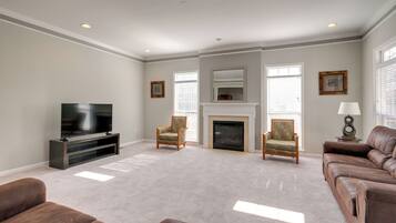 House (4 Bedrooms) | Front of property