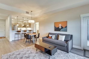 Interior - Suncadia Resort Condo: Balcony & Golf Course Views (Cle Elum)