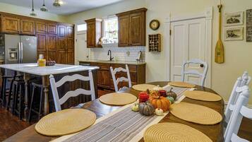 House (4 Bedrooms) | Interior