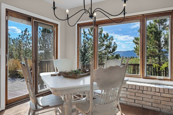 House (4 Bedrooms) | Interior