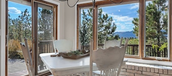 Expansive Monument Home: Hot Tub & Mountain Views!