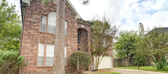 Spacious Houston Home w/ Patio, Grill & Fireplace!