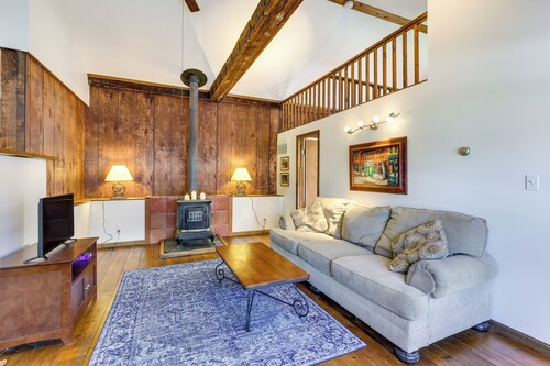 Chagrin Falls Home ~ 2 Mi to Town!