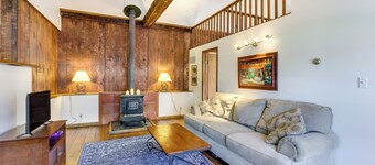 Chagrin Falls Home ~ 2 Mi to Town!