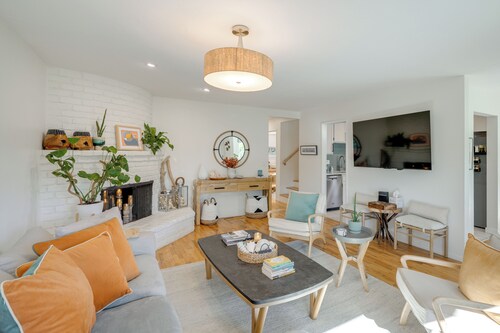 Seaside Home w/ Hot Tub & Patio: Close to Beaches!