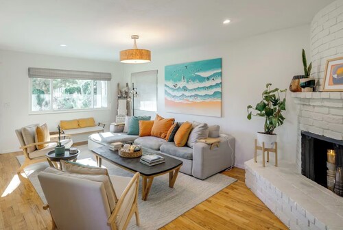 Seaside Home w/ Hot Tub & Patio: Close to Beaches!