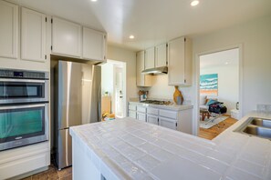 House (4 Bedrooms) | Interior - Seaside Home w/ Hot Tub & Patio: Close to Beaches! (Seaside)