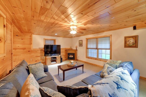 House (2 Bedrooms) | Interior