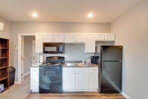 Apartment (1 Bedroom) | Interior - Cozy Missouri Escape w/ Balcony, Near Colleges! (Nevada)