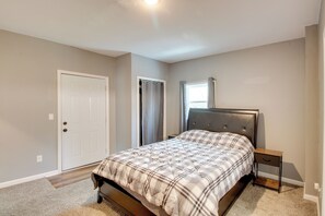 Apartment (1 Bedroom) | Interior - Cozy Missouri Escape w/ Balcony, Near Colleges! (Nevada)