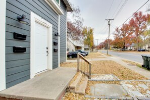 Apartment (1 Bedroom) | Interior - Cozy Missouri Escape w/ Balcony, Near Colleges! (Nevada)