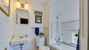 Rumah (3 Bedrooms) | Kamar mandi