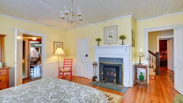 Rumah (3 Bedrooms) | 3 kamar tidur, meja kerja, dan ruang kerja ramah laptop