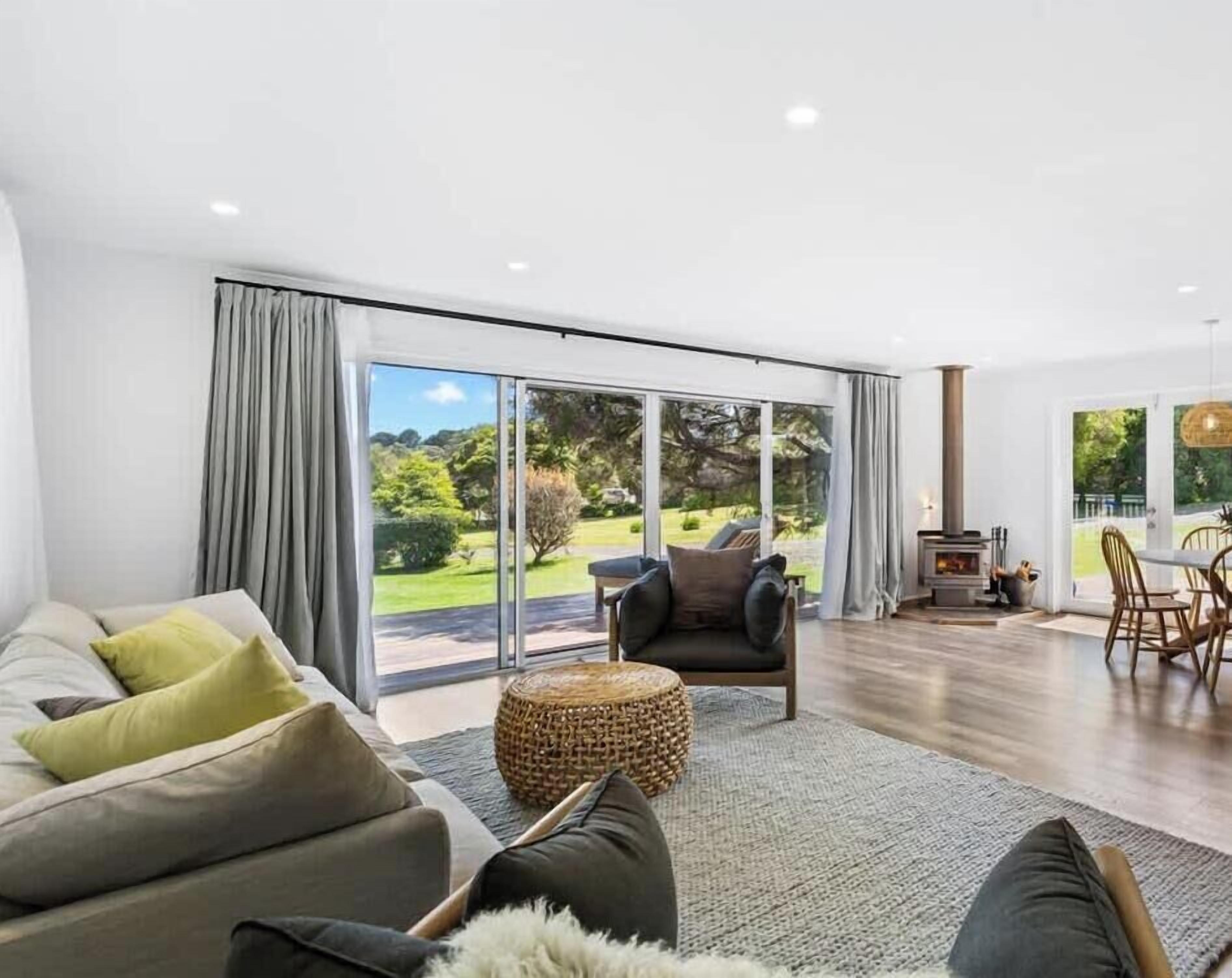 Takka, työhuone, tietokoneen näyttö