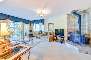 House (4 Bedrooms) | Interior - Spacious Idyllwild Home w/ Mountain Views! (Idyllwild)