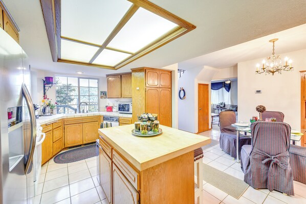 House (4 Bedrooms) | Interior - Spacious Idyllwild Home w/ Mountain Views! (Idyllwild)