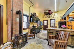 House (2 Bedrooms) | Interior