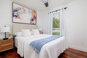 3 slaapkamers, een strijkplank/strijkijzer, reisbedje, wifi