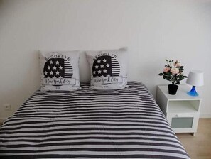 2 bedrooms, iron/ironing board, free WiFi, bed sheets