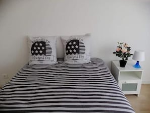 2 bedrooms, iron/ironing board, free WiFi, bed sheets