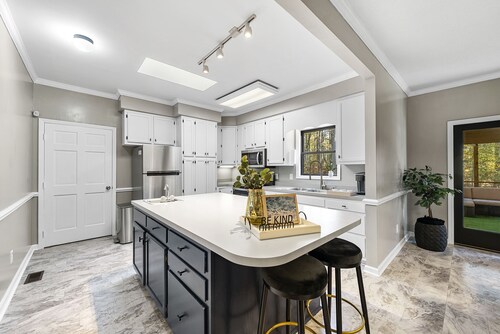 NEW - Modern Cabin Oasis - 2 Acre Retreat!