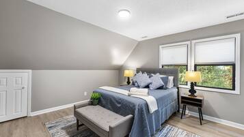 4 bedrooms, iron/ironing board, WiFi, bed sheets