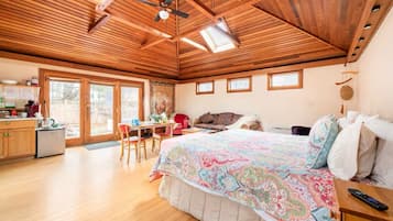 1 bedroom, in-room safe, free WiFi, bed sheets