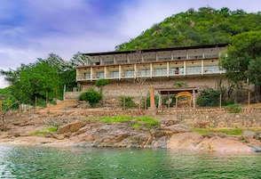 Fachada de la propiedad