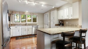 Private kitchen - The Lake House on Powers |Grassy Frontage |Lakeside Deck |Rec Room w/Pool Table & Bar |Fire Pit (Genoa City)