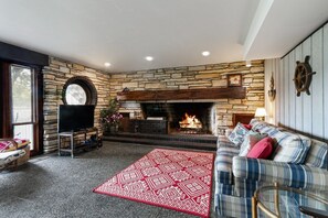 Interior - The Lake House on Powers |Grassy Frontage |Lakeside Deck |Rec Room w/Pool Table & Bar |Fire Pit (Genoa City)